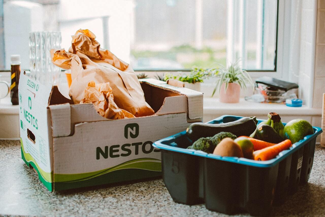 box of fresh ingredients to make a recipe